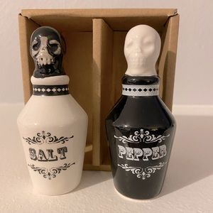 Skull Salt and Pepper shakers